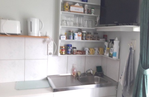Kippa-Ring House | Alison's Rest. Close to station and shops.