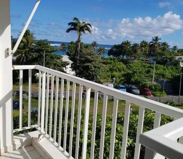 L'Autre-Bord Apartment | Alizés Sun Rise Le Moule T1 Bis avec vue mer