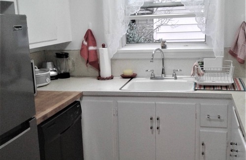 Alki House | Alki beach cottage 2BR AC breakfast items HS-WIFI queen bds W/D I BK. to beach