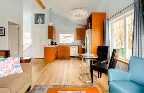 Alki House | Alki Beach Cottage, NEW, 2 bedrooms, 2 bathrooms, near beach, AC, WD, Parking
