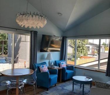 Alki House | Alki Beach Cottage, NEW, 2 bedrooms, 2 bathrooms, near beach, AC, WD, Parking