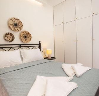 Kokinos Pirgos Apartment | Alkioni Suite with harbor view