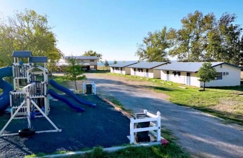 Tow Apartment | All 6 Family Studios! Six pack deal.