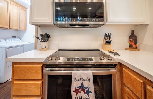 Arnold Cabin | All A-bear-ican ~ with Pool Access & A/C!