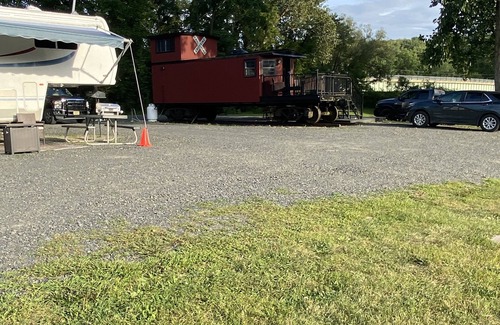 St. Johnsville Cabin | All aboard! Riverfront FJ&G Caboose