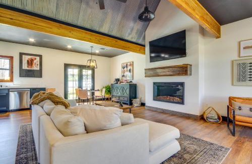 Perkinston House | All About the Buzz Cottage with Patio and Yard!