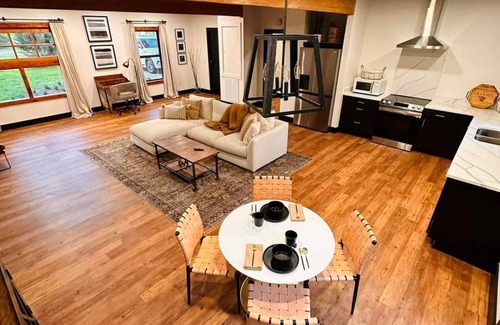 Perkinston Apartment | All about the Buzz