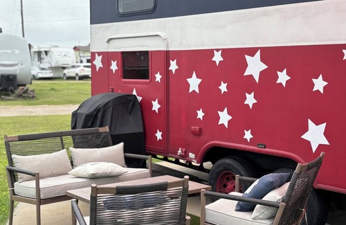 Surfside Beach House | All-American Travel Trailer Near The Beach