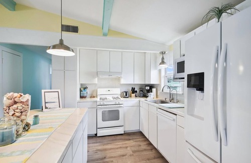 Isla Del Sol House | All Day Bay Dream | Canal Front with Dock!