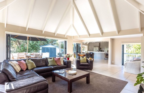 Onetangi House | All day sun house with metres away from the golden sands of Onetangi Beach.