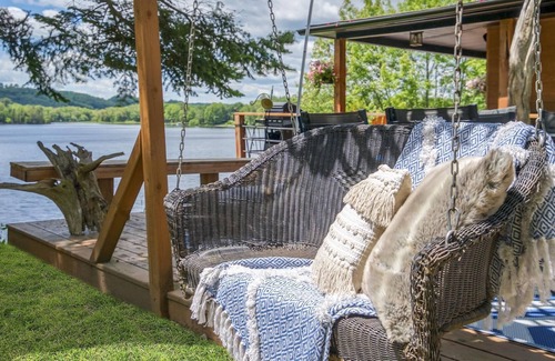 Papineau Regional County Municipality Ski Chalet | All Decked Out: Stunning Hot Tub View
