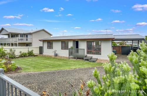 Goolwa Beach House | All Decked Out Goolwa Beach Pet Friendly