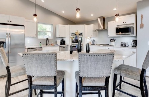 Lakeside Estates House | ALL DECKED OUT- New Lake View Home. Private Dock. Hot Tub. Golf Cart