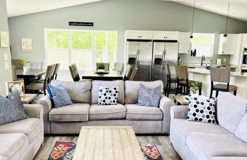 Lakeside Estates House | ALL DECKED OUT- New Lake View Home. Private Dock. Hot Tub. Golf Cart