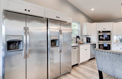 Lakeside Estates House | ALL DECKED OUT- New Lake View Home. Private Dock. Hot Tub. Golf Cart