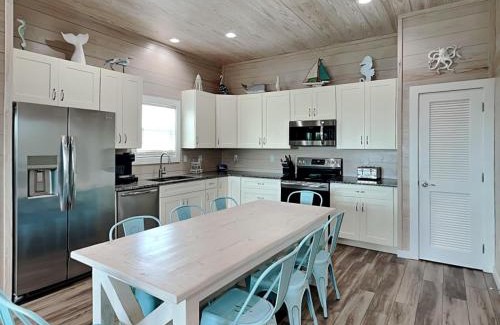 Rockport Apartment | All Decked Out