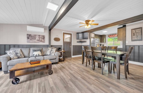 Centre Hastings Cottage | All Four Lakefront Cottages w Large Dock & Fire Pits included in this booking.nn