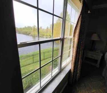 Florida Central Atlantic Coast Apartment | All furnished condo -than 10 min from major Parks!