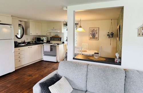 Saint-Venant-de-Paquette Apartment | All-inclusive accommodation in the countryside. Temporary (31 days or more)