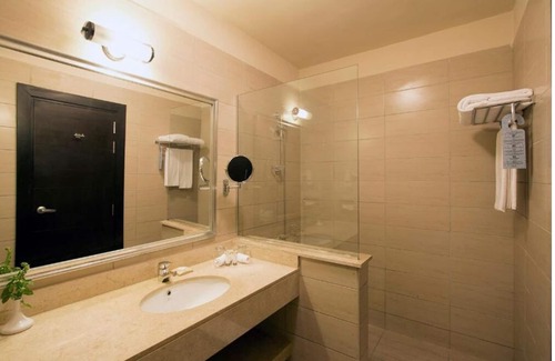 El Hadaba Hotel | All-inclusive Beachfront Resort l 4-Room Stay with Pool, Beach & Spa Access
