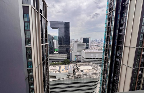Rama 9 Apartment | All-Inclusive High Floor Studio w/Balcony, Pool & Gym, MRT 200m Away