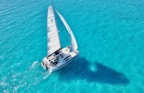 Staniel Cay Boat Rental | All inclusive Luxury Sailing Charter Catamaran With Crew 4 bedrooms 8 guests.