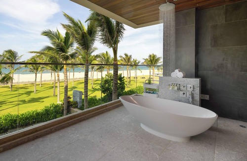 Dien Ban Villa | All-inclusive Luxury Beachfront Villa nearby Golf Courses