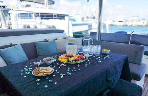 Nassau Boat Rental | All inclusive luxury sailing catamaran Amura in Nassau, Bahamas