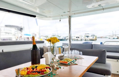 Nassau Boat Rental | All inclusive luxury sailing catamaran Amura in Nassau, Bahamas