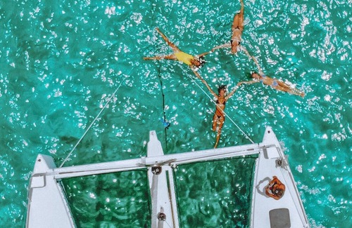 Nassau Boat Rental | All Inclusive stay on luxury catamaran AMURA with captain and chef