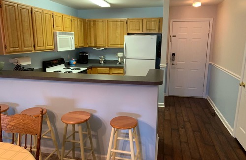 Rehoboth Beach Condo | All linens included! 2BR 2B close to downtown Rehoboth with wonderful reviews!
