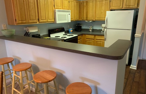 Rehoboth Beach Condo | All linens included! 2BR 2B close to downtown Rehoboth with wonderful reviews!