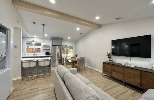 Lancaster House | ⁂ All-New ⁂ AC/Heat⁂W/D⁂ AC⁂ Pet Friendly ⁂ Yard⁂