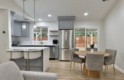 Lancaster House | ⁂ All-New ⁂ AC/Heat⁂W/D⁂ AC⁂ Pet Friendly ⁂ Yard⁂