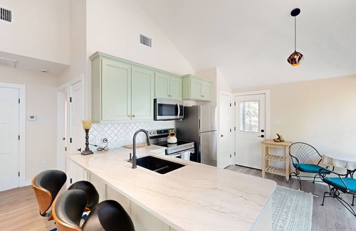 Holly Lake Ranch House | All-new cottage with resort amenities, covered porch, & screened dining room