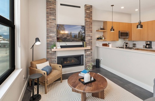 Sandpoint Condo | All new downtown condo. Luxury! Walk everywhere. Pet friendly
