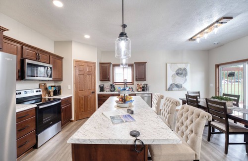 Sioux Falls House | ALL NEW in Sioux Falls WHY Stay in a MOTEL! 2 BEAUTIFUl bed sleep seven home
