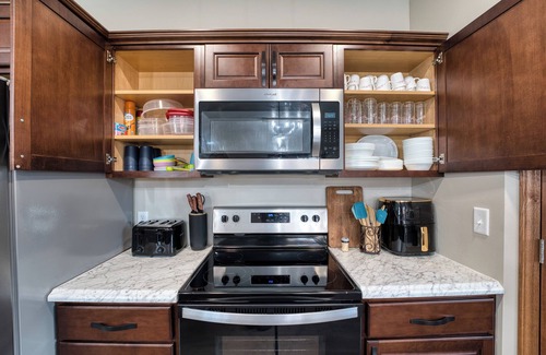 Sioux Falls House | ALL NEW in Sioux Falls WHY Stay in a MOTEL! 2 BEAUTIFUl bed sleep seven home