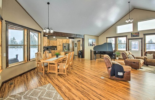 Bonners Ferry Cabin | All-Season Bonners Ferry Home w/Views