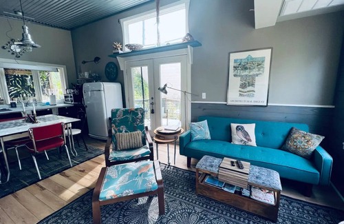 Wilmington Apartment | All Season Comfort at the Carriage House in Wilmington. Booking now for Winter !