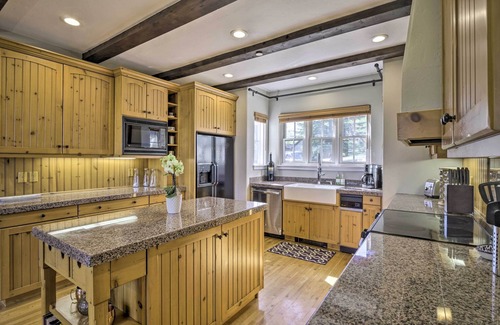 Cordillera House | All-Season Cordillera Home w/Golf View & Hot Tub!