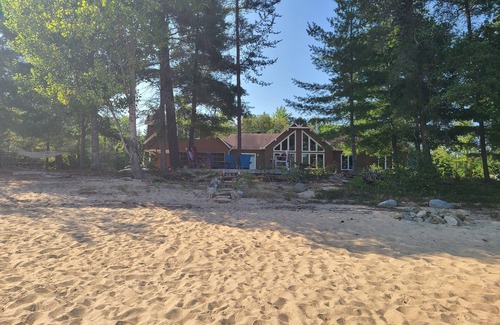 Whitewater Region Cottage | All Season Getaway - Large Private Beach House - Perfect for Families