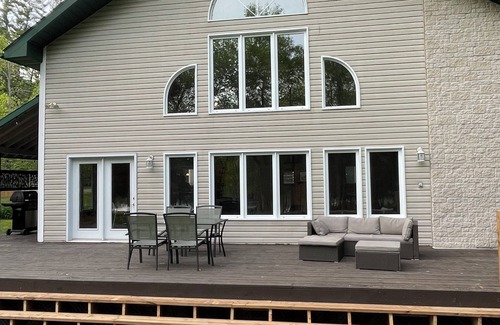 Bonfield Cottage | All season getaway waterfront on Talon Lake