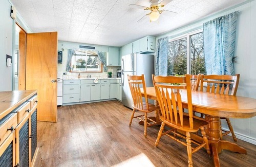 MacTier Cottage | All season Lakefront cottage!