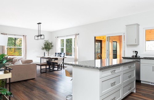 Huntsville Cottage | All Season Muskoka Cottage*HotTub*Sauna*Beach*BBQ