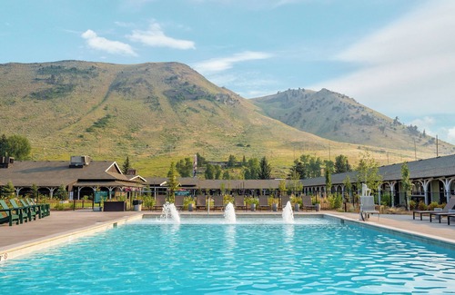 Jackson Apartment | All-Season Pool & Hot Tub at Retro Wyoming Lodge Ideal for Families