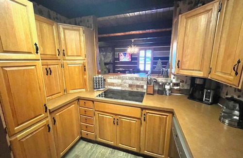 Hemlock Valley Cabin | All Seasons Chalet & Cabin in Sasquatch Resort on Hemlock mountain!