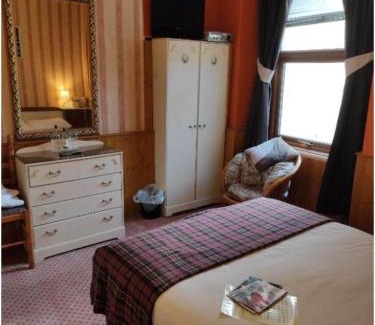 Douglas House | All Seasons Guesthouse