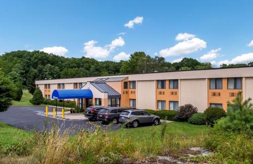 Smithfield Hotel | All Seasons Inn & Suites