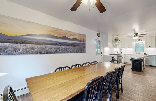Birch Hill House | All Seasons Mountain Retreat: Centrally located for hiking, skiing & shopping